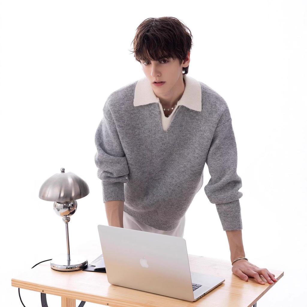 Unisex British-Style Heavyweight Sweater: Two-Piece Look, Lapel Design, Trendy and Versatile for Autumn/Winter.
