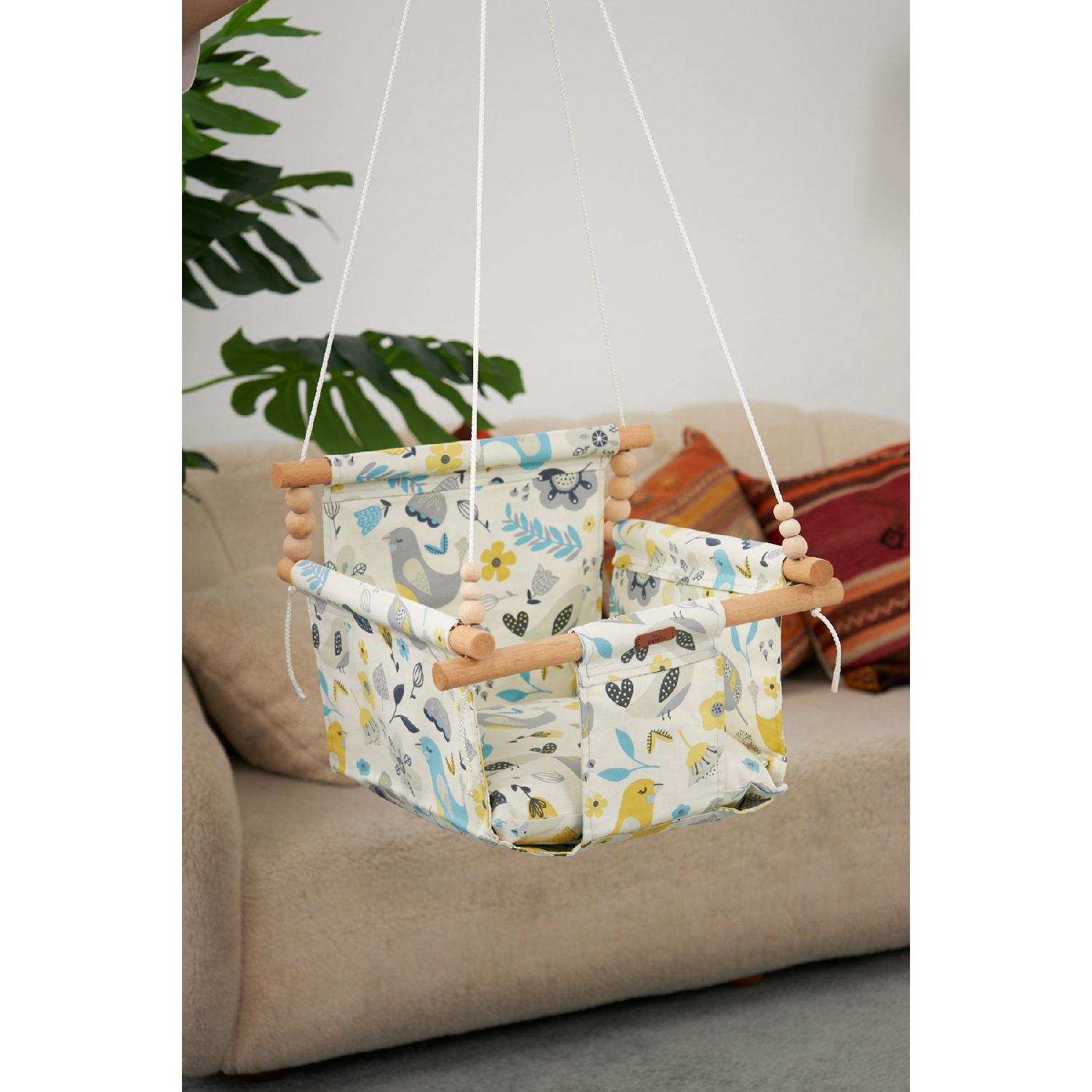 

Natural Cotton Fabric With Leaf Patterned чистий
