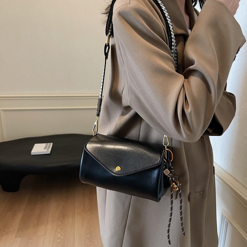 Premium Textured Bag Women's 2025 New Popular Niche Messenger Bag Fashionable Tofu Bag Small Square Bag