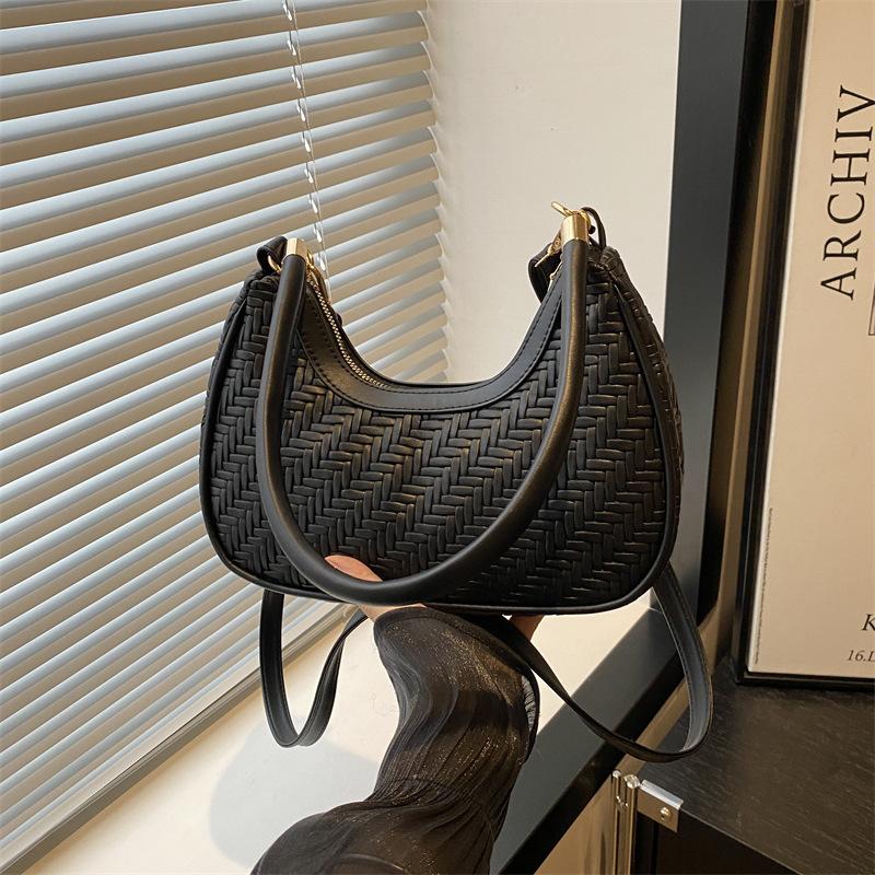 Niche Design Simple Woven Shoulder Underarm Bag Women's 2025 Summer New Versatile Messenger Dumpling Bag