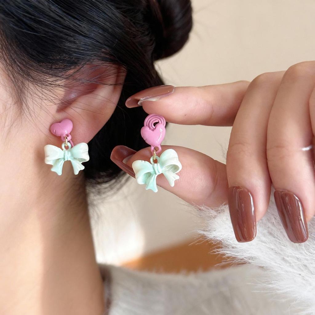Niche Fresh Gradient Bow & Heart Stud Earrings - Sweet Energetic Pink Mosquito Coil Ear Clips