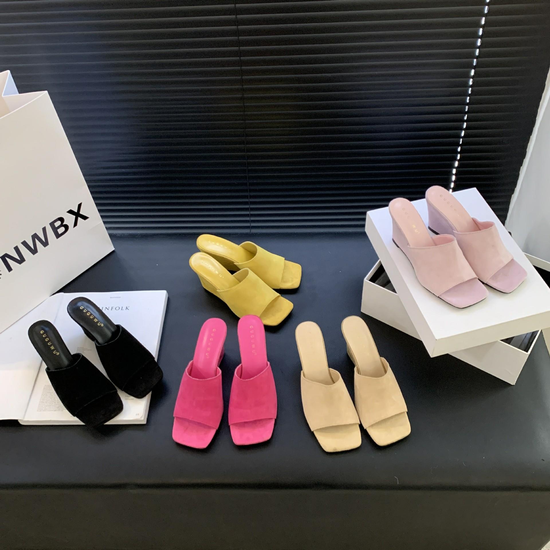 

Frosted leather retro wedge heels slippers women s summer wear square head open-toed thick sole word with sexy high-heeled sandals 39 жовтий