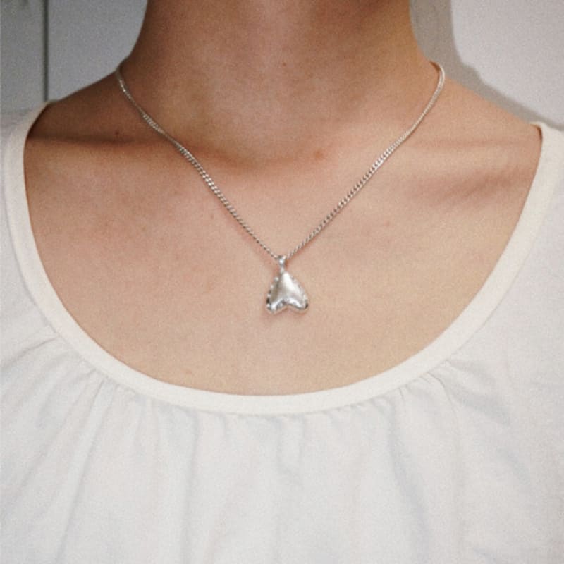 

ovoe studio Dotty heart necklace 48cm