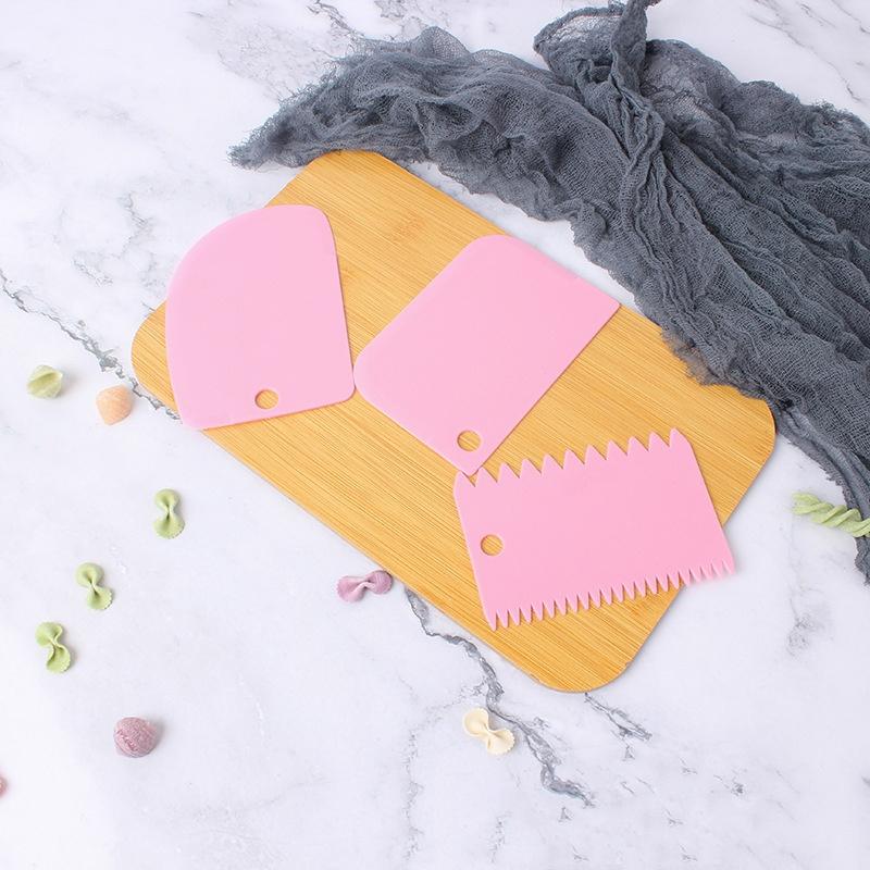 3Pcs Cream Scraper Suit Diy Kitchen Straight Arc Tooth Shape Cream Bread Cutter Plastic Cake Pasty Scraper Baking Fondant Tools