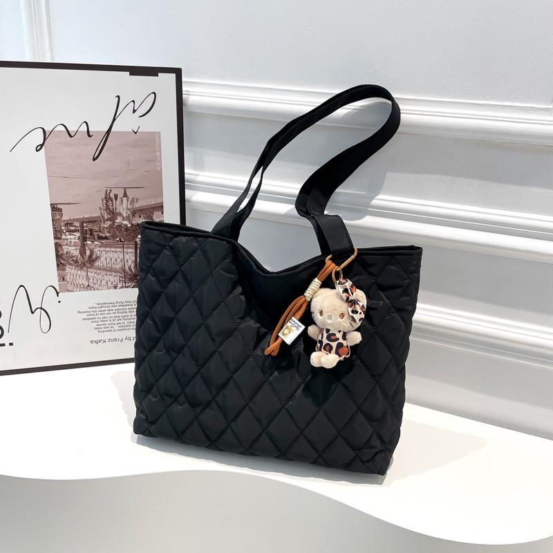 Sophisticated Large Capacity Tote Bag For Women Fashionable Quilted Design Soft Fabric Crossbody Bag Available In Black White Kh