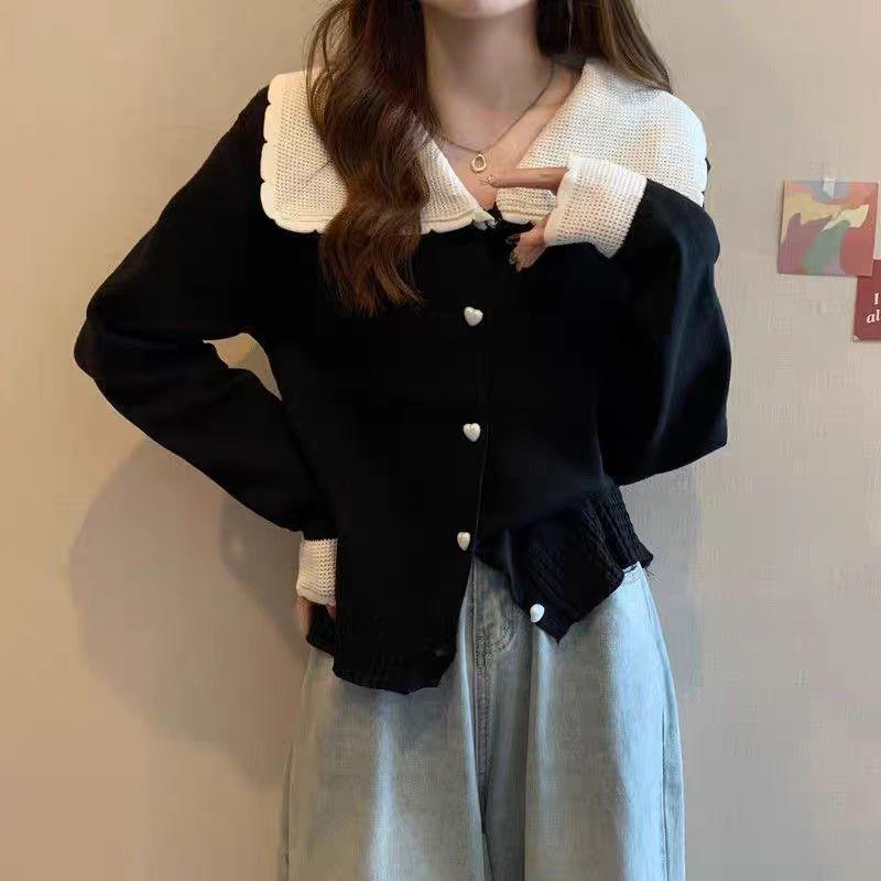 

Женский вязаный топ на осень и зиму: Короткий стиль с цветным воротником Питер Пэн и пуговицами в форме сердечек One Size чёрный