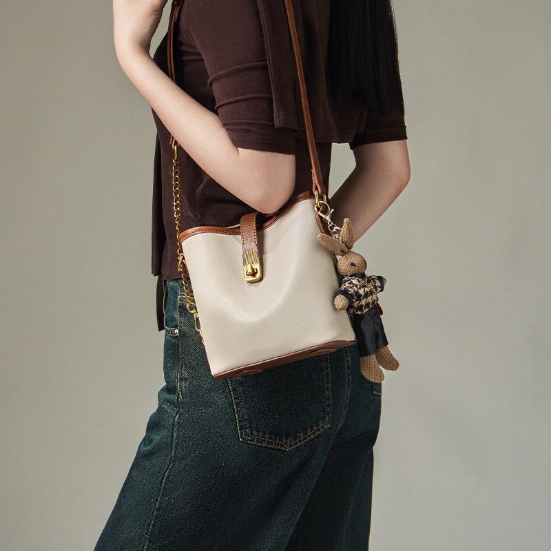 2025 Autumn Winter New Genuine Leather Women's Bag Niche Fashion Design Sense Shoulder Bag Light Luxury High-end Texture Crossbody Bag