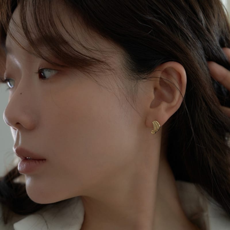 Dawn of Me New. Wave Earring