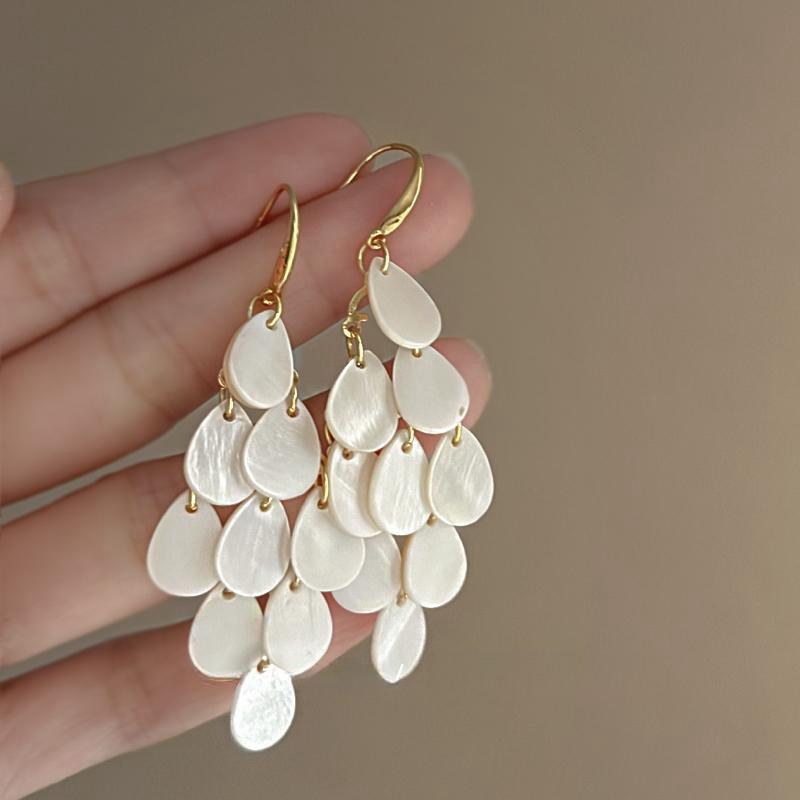 1 Pair Of Niche Design Shell Tassel Earrings, Retro High-End Temperament Earrings For Women