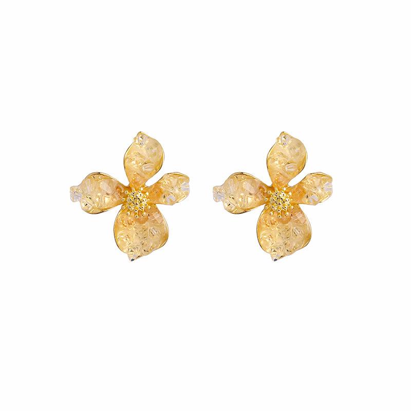 Silver needle French high-end small fresh flower earrings, super fairy geometric pearl butterfly earrings, light luxury stud earrings for women