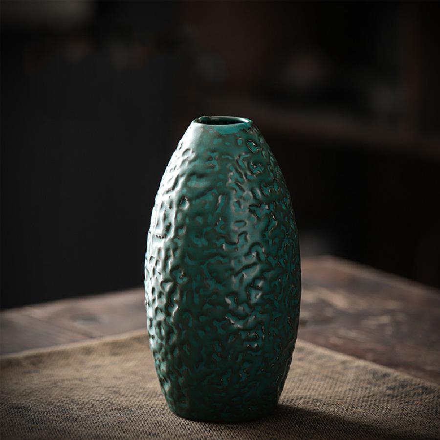 Dekoracja w postaci ceramicznego wazonu vintage, aranżacja kwiatowa do salonu, kreatywna prostota, wazon hydroponiczny, dekoracja na biurko