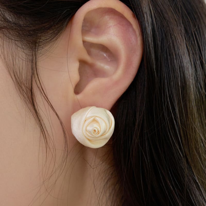 FANTASTIC PLANET rose bud earrings (2colors)