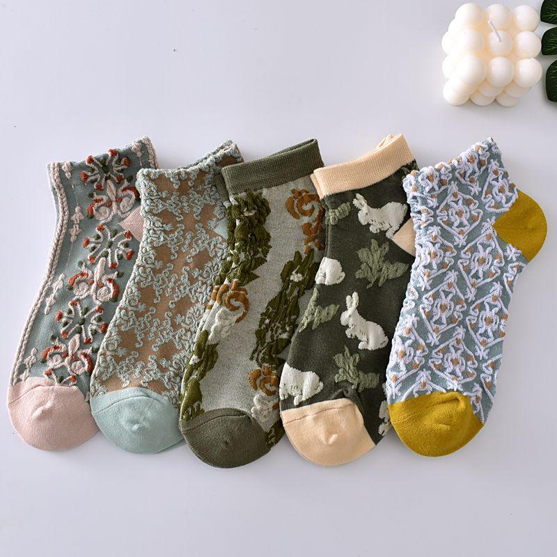 5/6PCS Hot Selling Woman Socks Ethnic Retro Vintage Harajuku Crew Socks Flower Embroidery Fashion Japanese Kawaii Cute Socks Women Gift