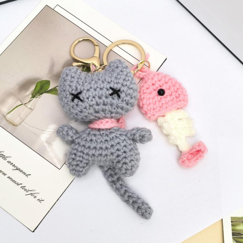 Knitted Cat Eating Fish Keychain Pendant - DIY Jewelry Ornament