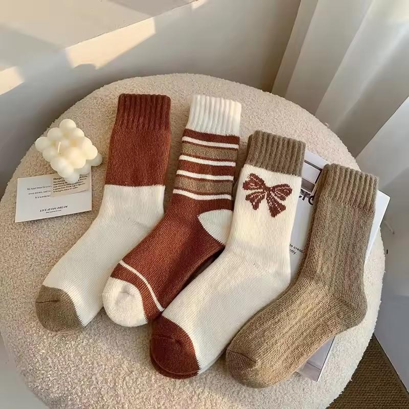 4 Pairs of Cashmere Socks for Women Autumn and Winter Plus Velvet Thickened Mid-Tube Socks Warm Long Socks
