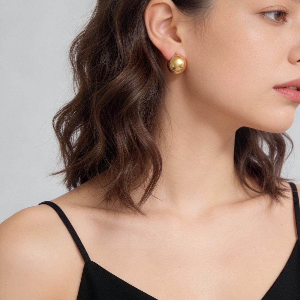 

Exquisite Gold-Plated Stainless Steel Semi-Circular Earrings for Women - Versatile, Smooth, High-End.
