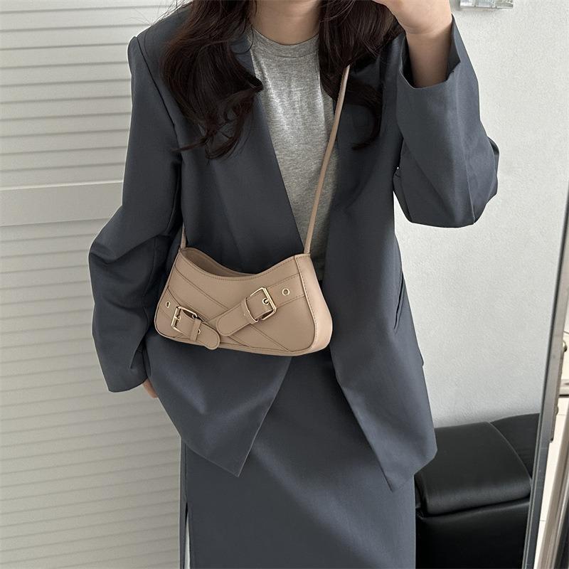 Neues Mode-Nischen-Gürteldesign Retro-Trend Unifarbe Spice Girl Achseltasche Lokomotivtasche Umhängetasche Damen