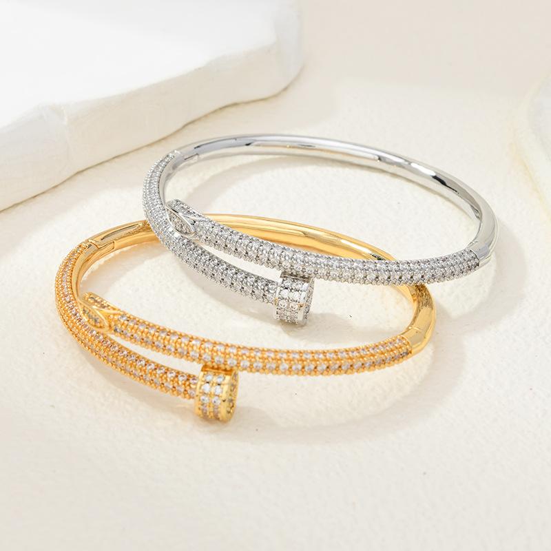 Full of Light Luxury, Wide Version of Gypsophila Nails, Versatile High-end Jewelry