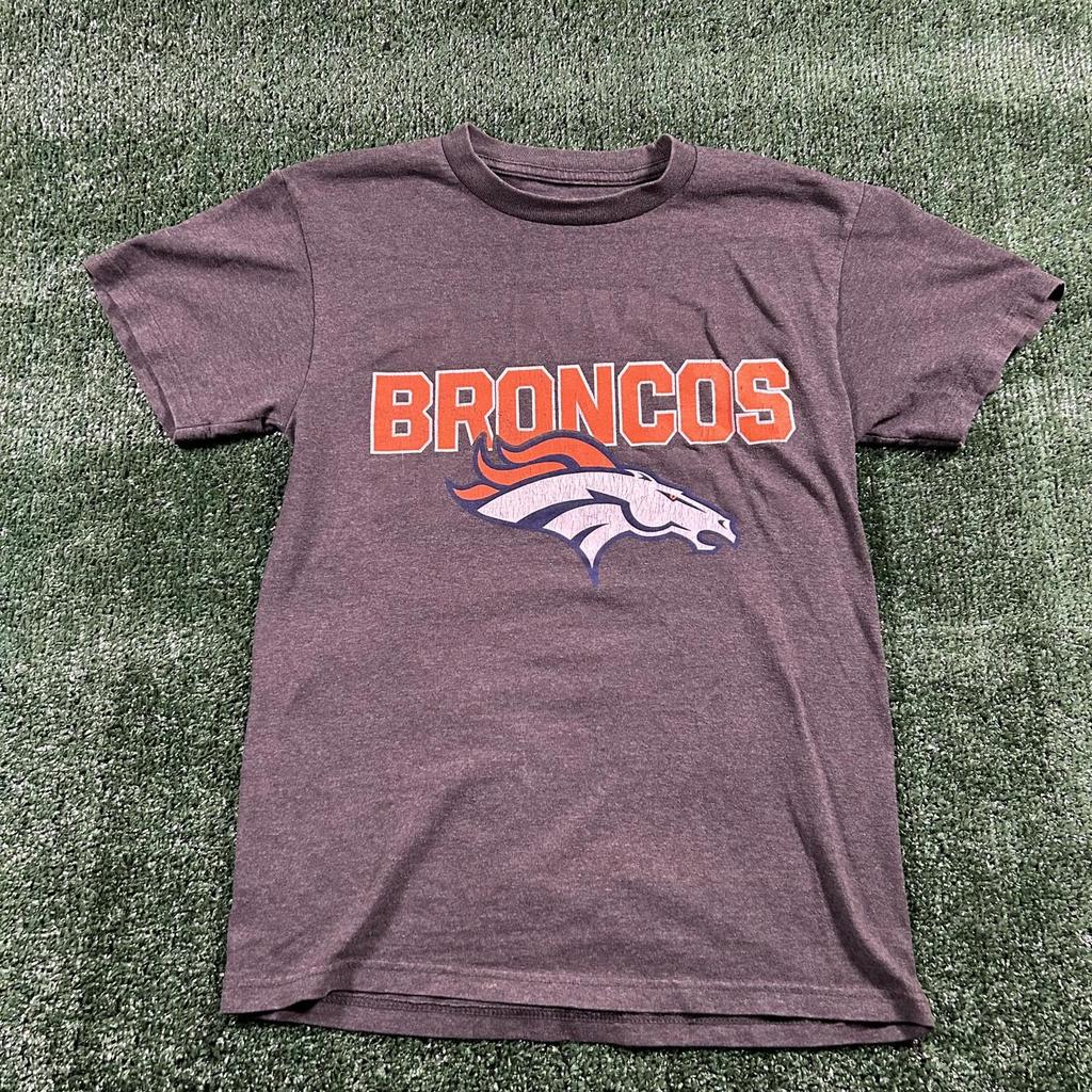 Denver Broncos Graphic T-Shirt size small