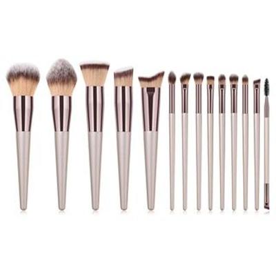 Narzędzia i akcesoria do makijażu – Pędzle do makijażu