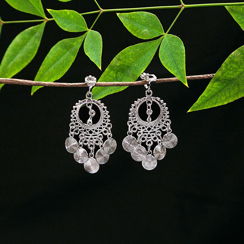 Ethnic Miao Silver Tassel Ear Clip - No-Piercing Retro Metal Earring for Women