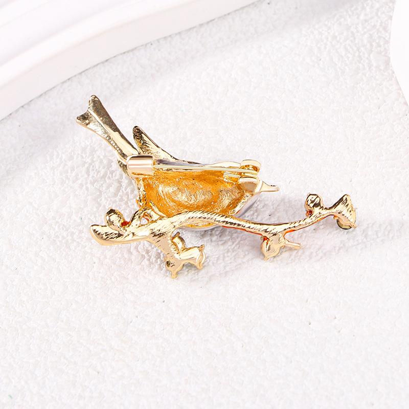 Real Magpie Cute Bird Flower Enamel Collar Button Accessory Brooch