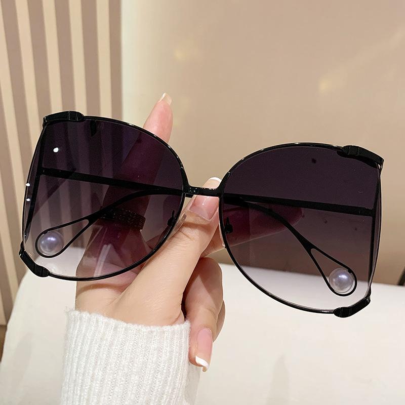 New Large Frame Pearl Sunglasses For Women Fashion And Colorful Metal Hollow Legs Eyeglasses UV Protection Shades UV400 Eyewear