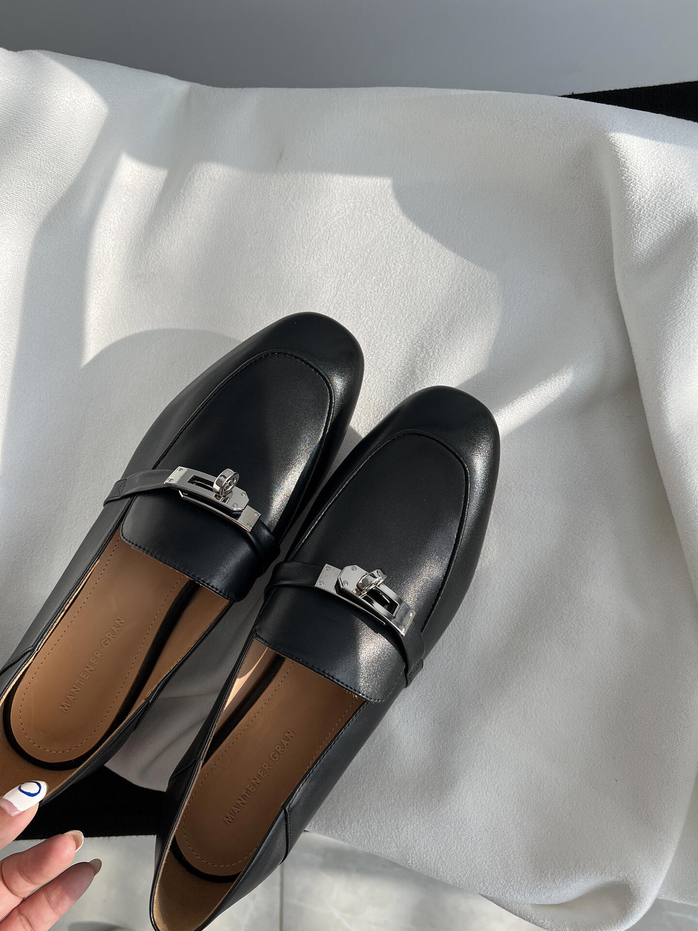 

Whole cowhide 2025 genuine leather loafers women s flat-soled single shoes Doudou shoes lazy people wear small leather shoes in Europe and America 35