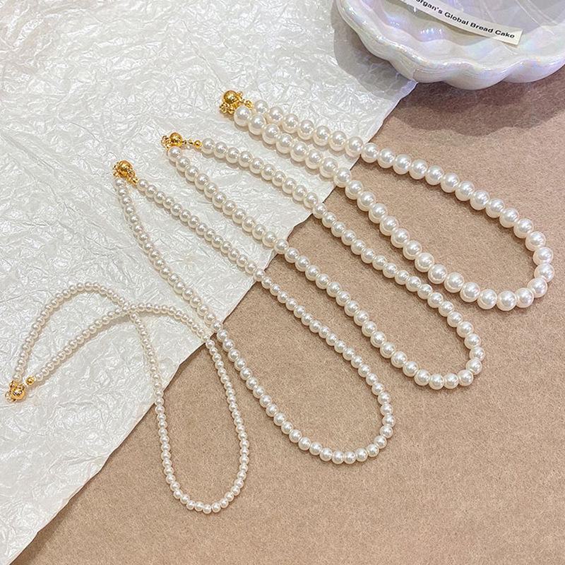 2024 Colier de perle cu închidere magnetică la modă pentru femei - Lanț de claviculă de perle de mei alb, design clasic simplu