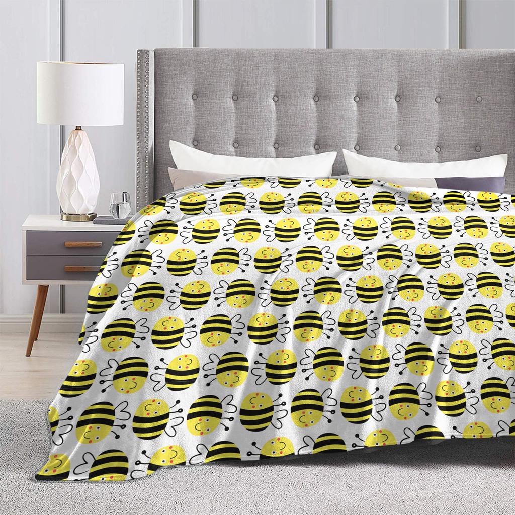 Bee in honeycomb and flowers Blankets Soft Warm Print Plush Throw Blanket For Living Room Camping Flannel Bedspread Bed Cover