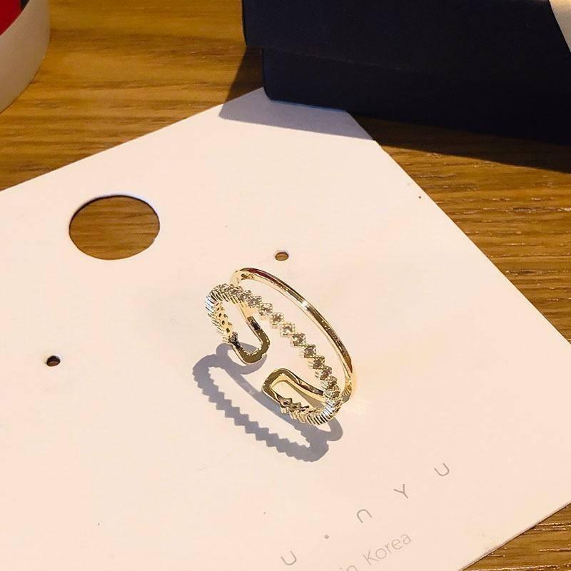 Layer Fashionforward Double Ring With Stunning White Shell Detail And Adjustable Size
