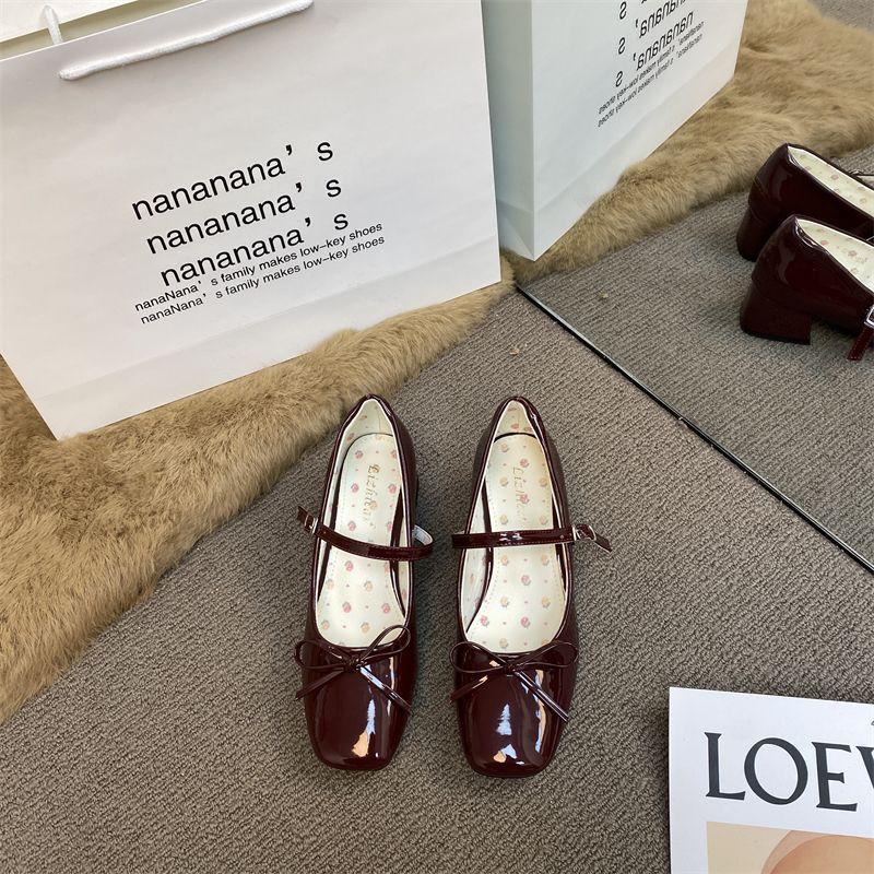 French stunning single shoes with skirt gentle Mary Jane women's shoes medium heel red small leather shoes high heels Hepburn style