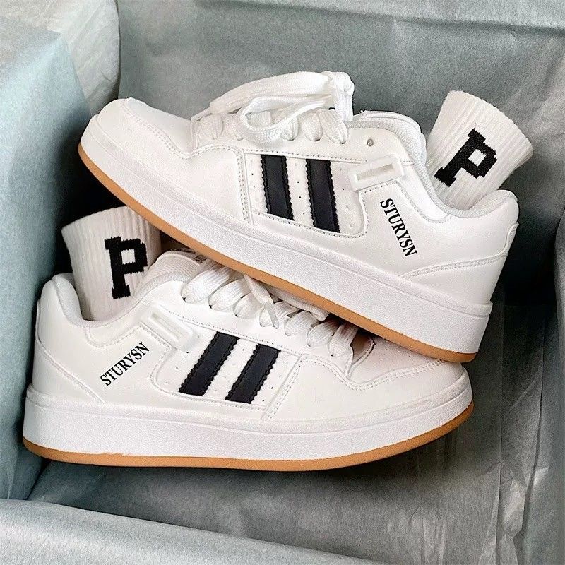 Hong Kong Style Niche Platform Couple Bread Shoes Female Ins Students Color Matching Versatile Moral Training Shoes 2025 New Board Shoes Tide