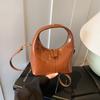 Hochwertige strukturierte Handtasche, vintage glänzende leichte Luxus-Trend-Umhängetasche, personalisierte Halbmondtasche für Pendler