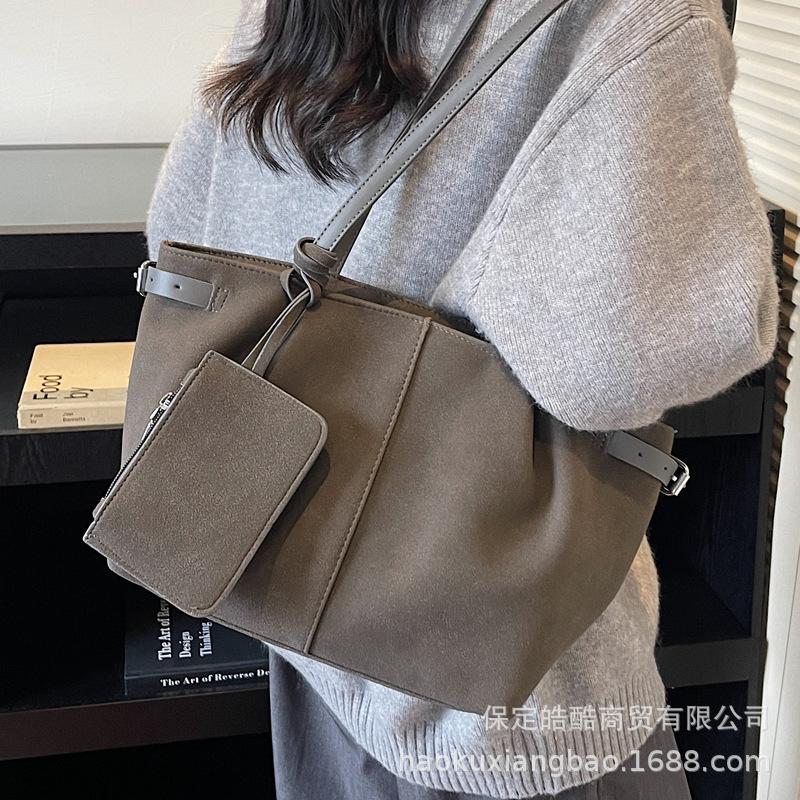 This Year's Popular Bag Women's Large Capacity 2025 New Fashion Autumn and Winter Shoulder Underarm Bag Pleated Commuter Tote Bag