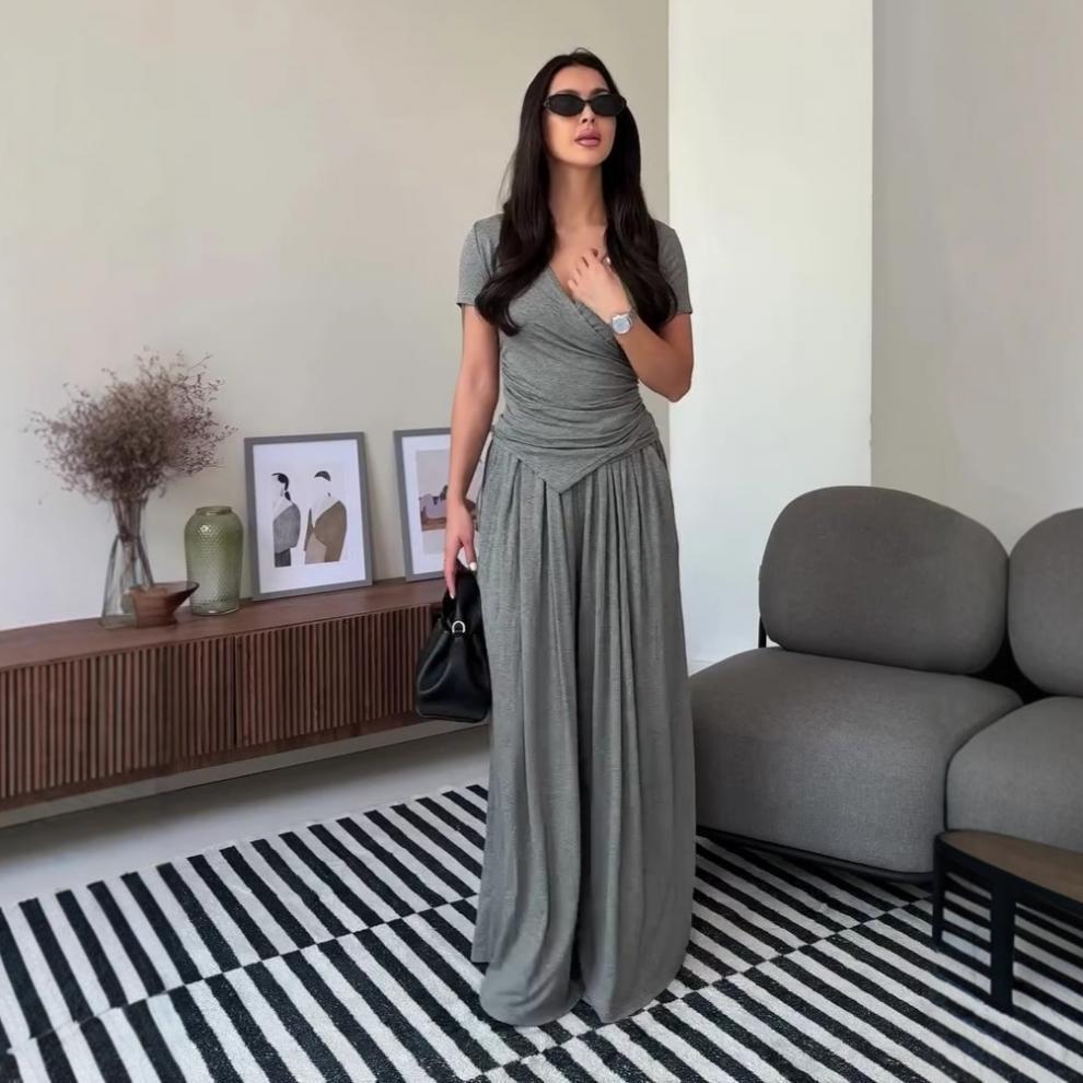 Conjunto Elegante de Dos Piezas con Escote en V para Mujer 2025 – Versátil, Cómodo, Adelgazante Moda de Verano