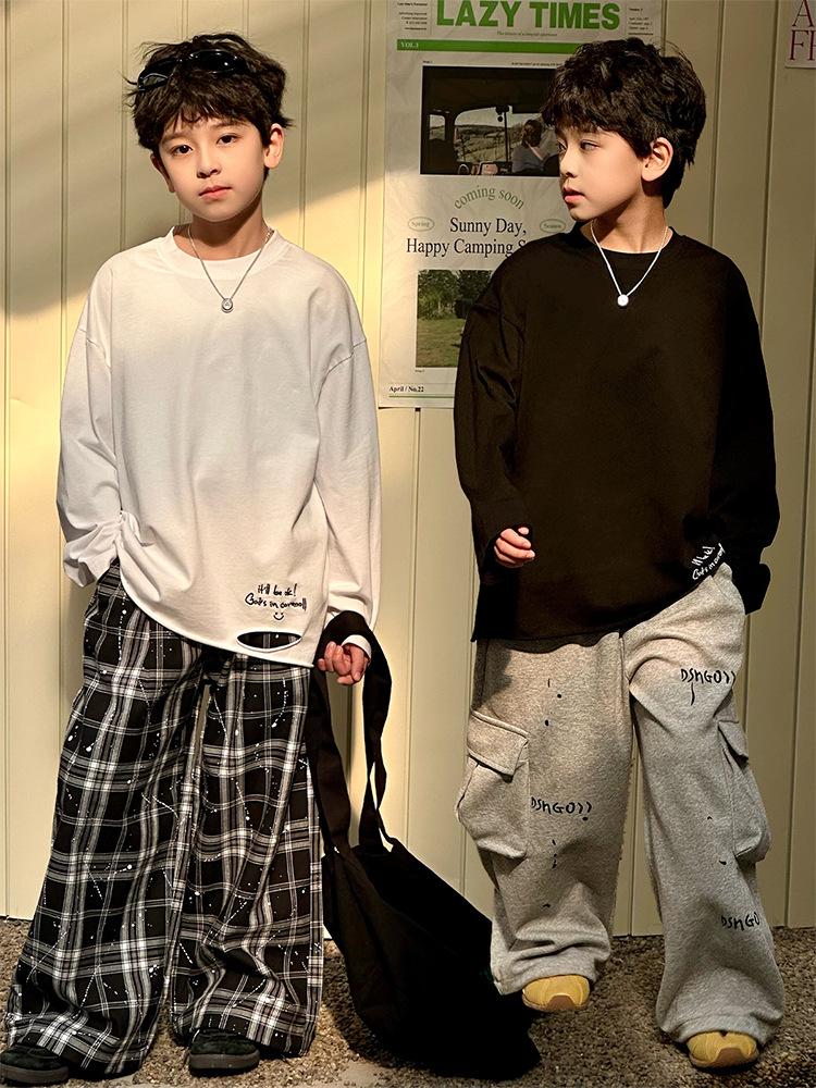 2025 Koreanische Frühjahrskollektion: Jungen Besticktes Lockeres Langarm-T-Shirt mit Ausschnitten