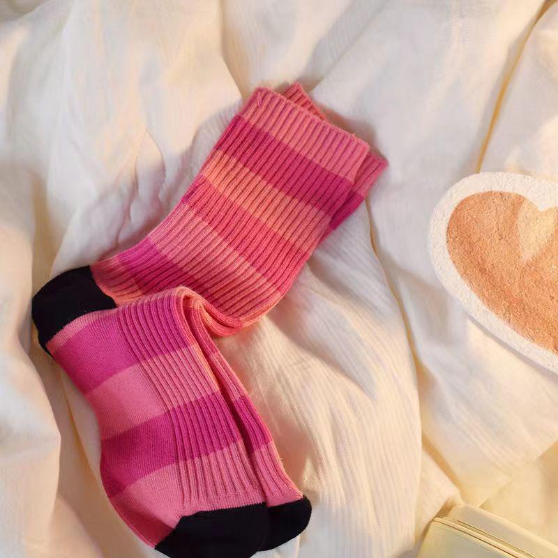 Raspberry Powder Skin-Whitening Women's Mid-Calf Color Block Socks - Trendy, Versatile Autumn/Winter Pile Socks