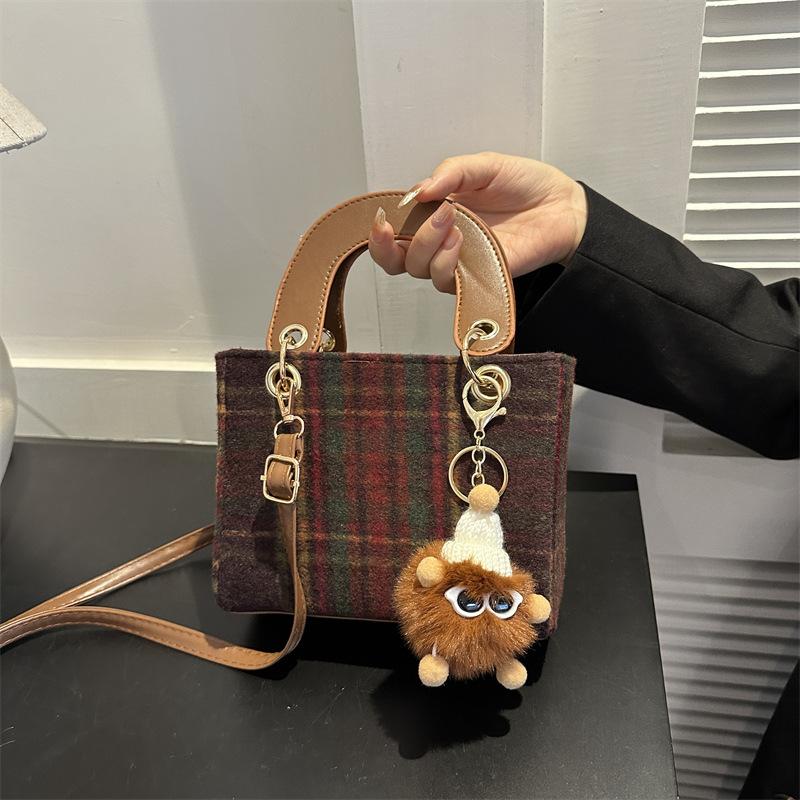 

Модная маленькая сумка для женщин на осень и зиму. Универсальная новая модная сумка через плечо для женщин. Ручная сумка-наложница.