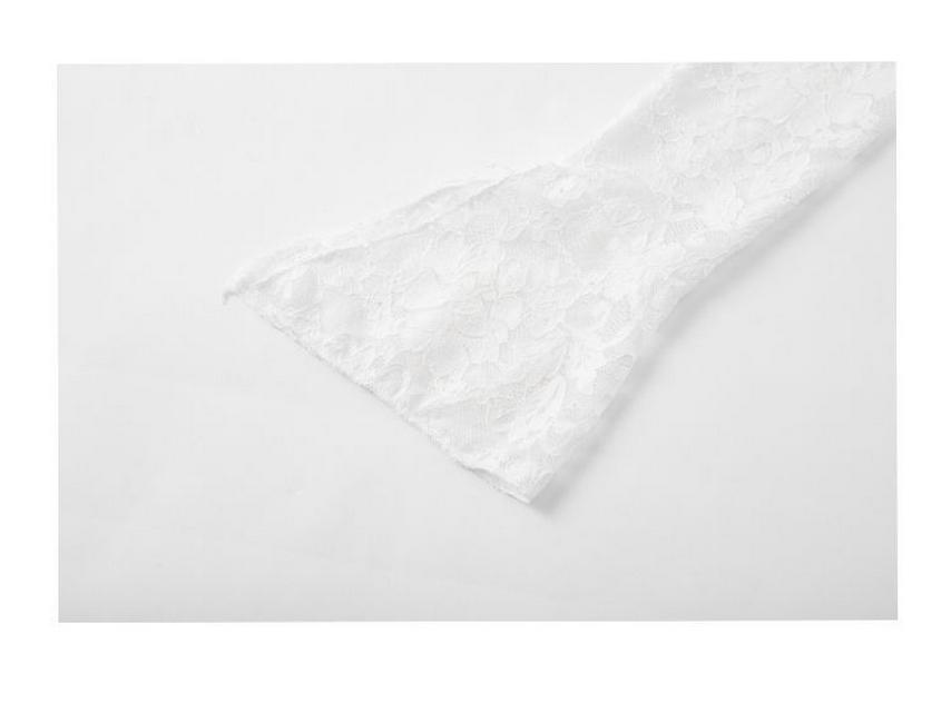 Krajkový top s výstřihem do V: Zeštíhlující design, stahující pas