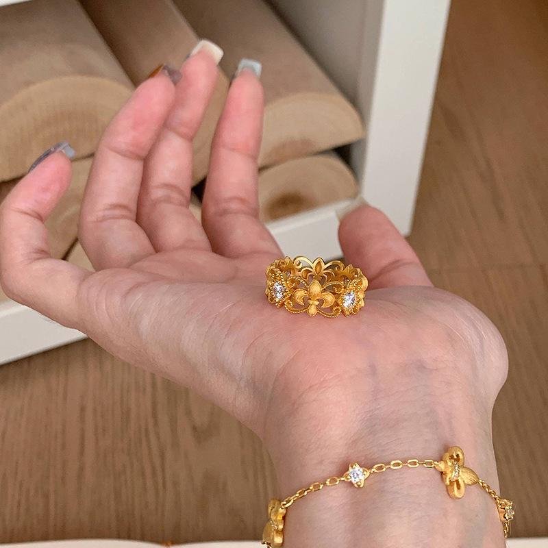 Xiaohongshu Golden Iris Ring for Women: Classic, Stylish, Versatile Retro Design