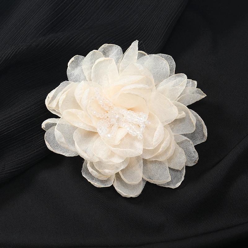 Elegant Silk Yarn Crystal Flower Brooch Three-dimensional High-end Retro Pin Evening Temperament Dress Corsage Woman