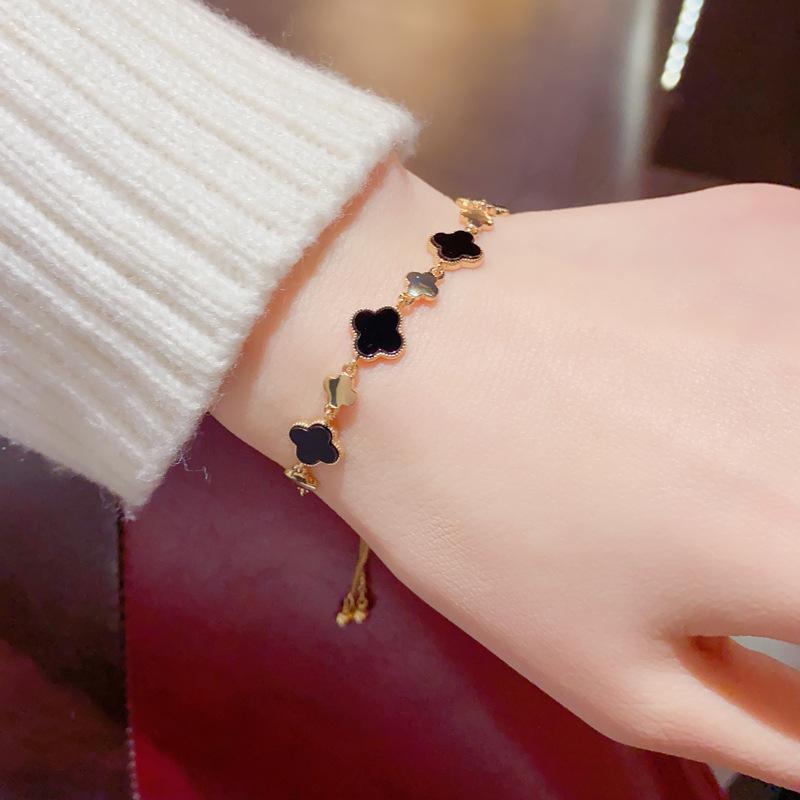 Modisches Temperament Leichter Luxus Vierblättriges Kleeblatt Armband Weibliche Internet-Berühmtheit Persönlichkeit Allround Klein Frisch Handschmuck