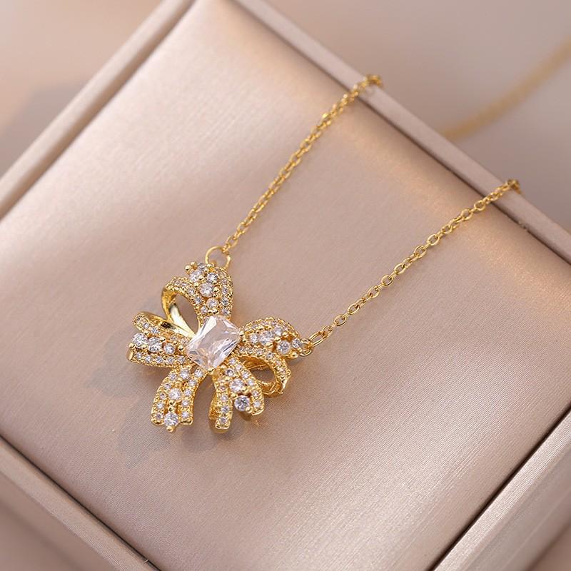 Women's Fashion Heart Pendant Necklace - Elegant, Simple Design, Versatile Clavicle Chain Jewelry