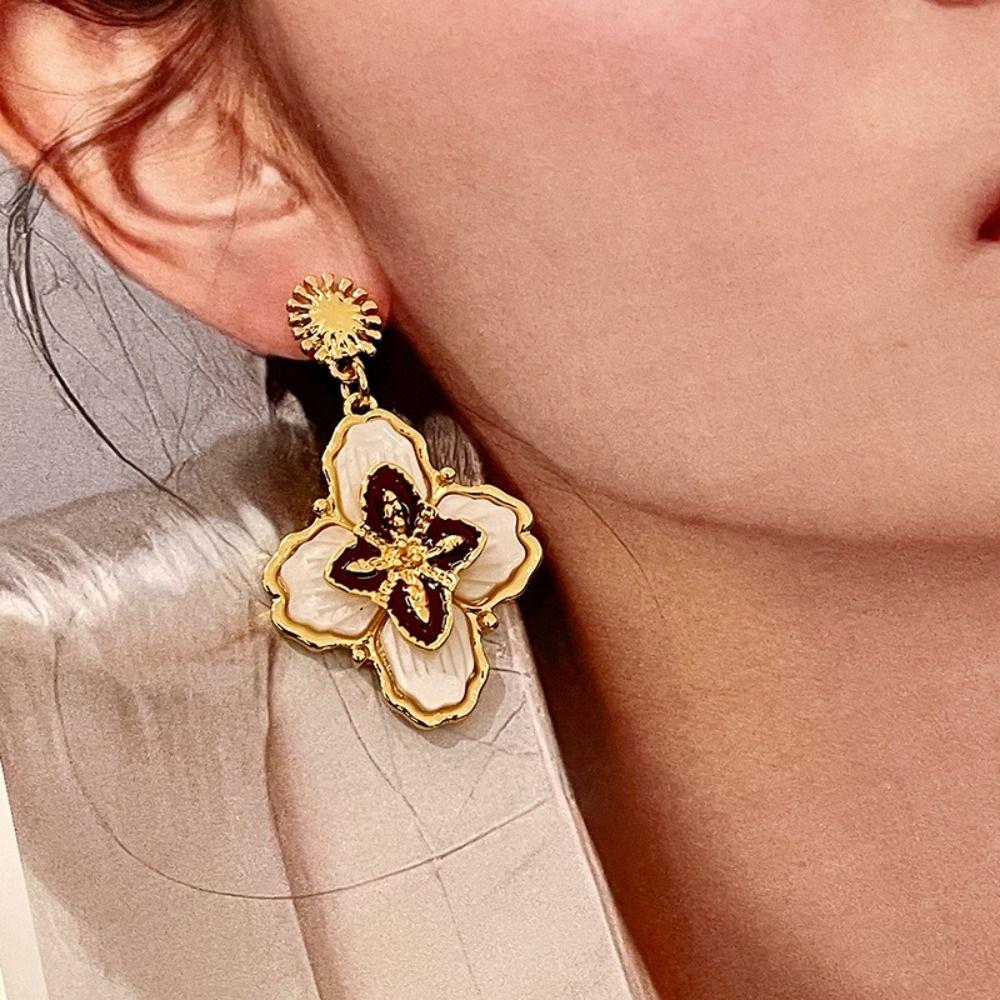 Luxury Flower Drop Earrings Lucky Metal Ear Drop Fashion Vintage Dangle Earrings Women