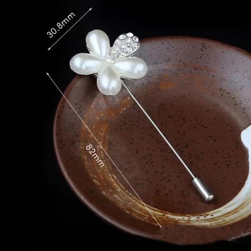 Imitace perly, brož Kamélie květina pro ženy Bílá květina Kytice z okvětních lístků Dlouhá jehla Košilový límec Lapel Pin Dárek