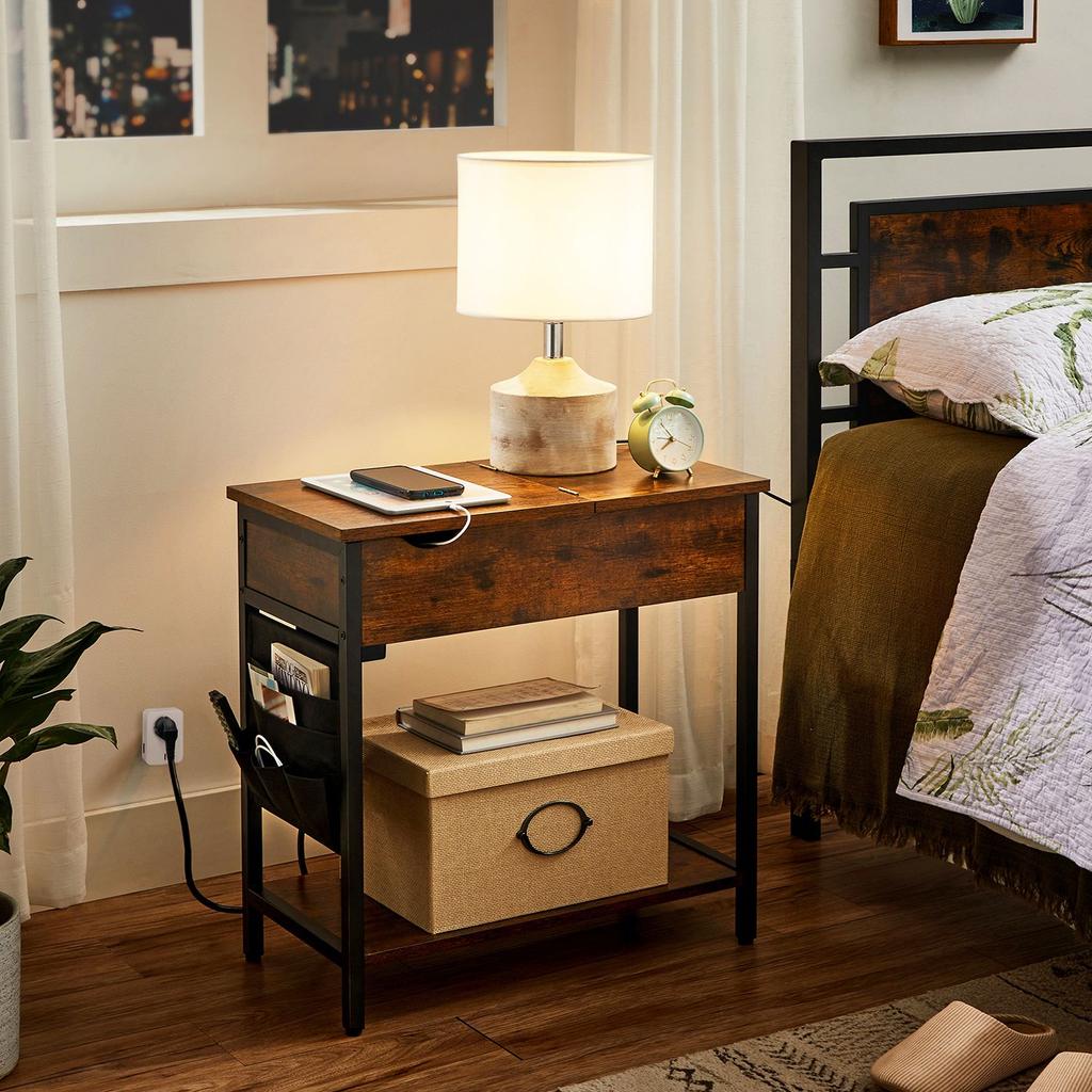 VASAGLE Tavolino Pieghevole Comodino con Prese Piano Tavolo Pieghevole con Ripiano e Borsa in Tessuto per Soggiorno Camera da Letto Marrone Vintage Nero