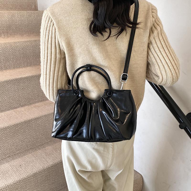 2025 pleated cloud bag new oblique span large-capacity bag single shoulder portable women's autumn and winter women's bag