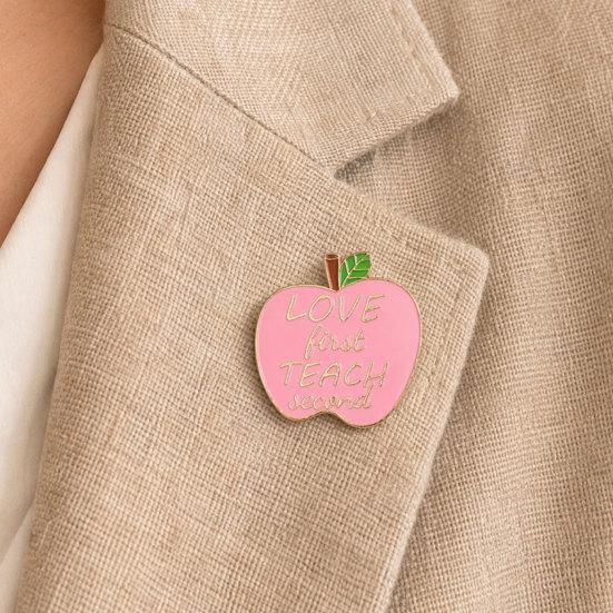 Yangyizhi Brooch Pin, Enamel Teacher-Themed Fruit Shape Lapel Lightweight Outfit Badge for Teachers Day Graduation