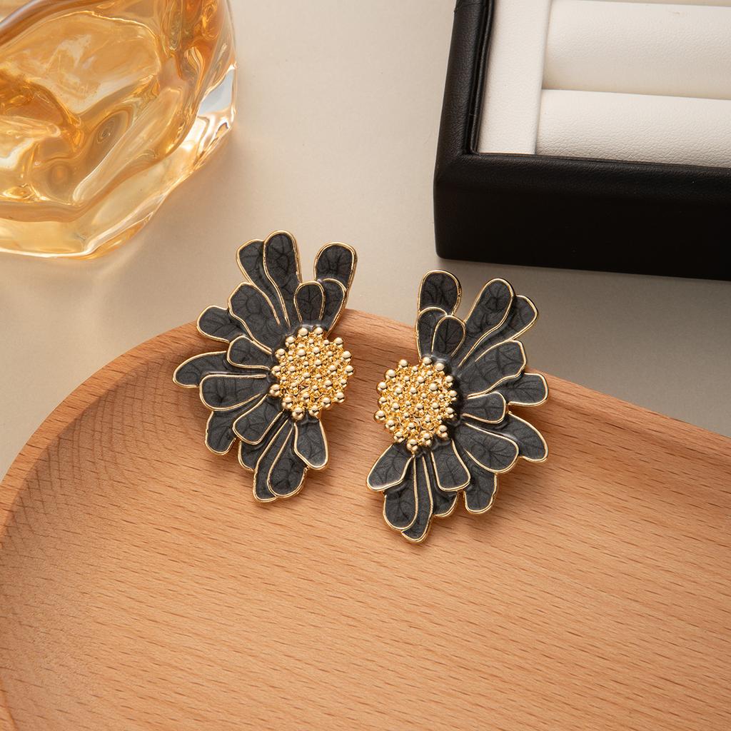 French Vintage Layered Daisy Flower Stud Earrings for Women Sweet Niche Fashion Jewelry Party Accessories Gifts